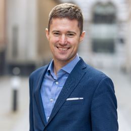 有消息称，美国众议院新成立的监督委员会负责人正着手全面审查美联储的利率决策过程，这项评估将探讨通胀控制与就业保障之间的优先级问题。
